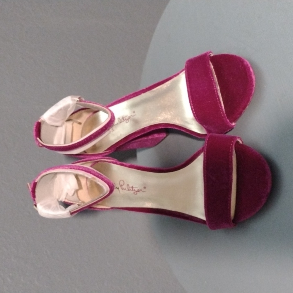 Lilly Pulitzer Blackberry color Sandals 6.5